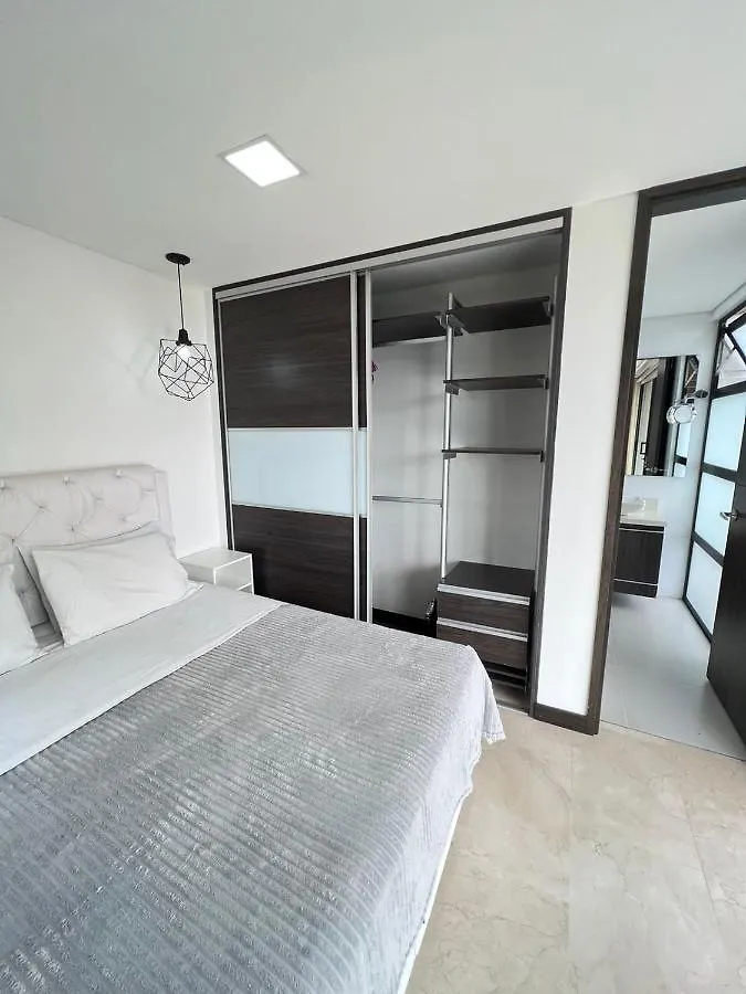 Large Apartment High Views And Balcony Medellin 0*,